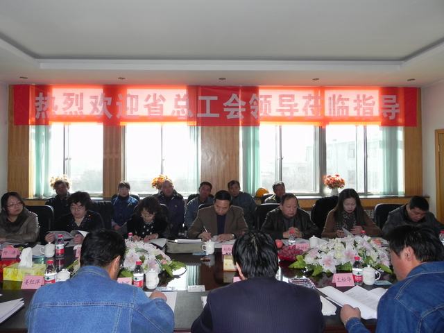 深入車(chē)間班組、&ldquo;零距離&rdquo;接觸職工、體驗(yàn)職工生活、傾聽(tīng)職工心聲