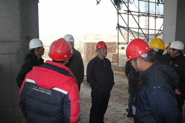 集團總經理王玉輝蒞臨曹家堡保稅物流中心施工現(xiàn)場檢查指導工作