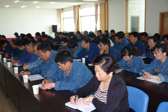 青海物產(chǎn)工業(yè)投資有限公司、青海長春炭素有限公司召開貫徹省第十二次黨代會精神學習傳