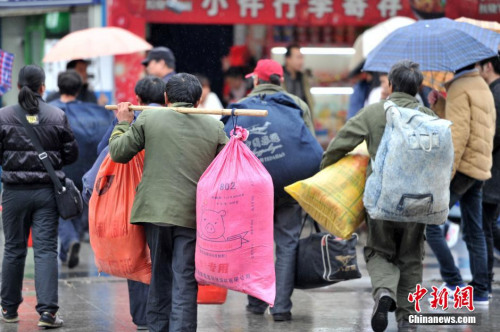 聚焦春節(jié)&ldquo;恐歸族&rdquo;：近鄉(xiāng)情怯，恐懼何來(lái)？(圖)